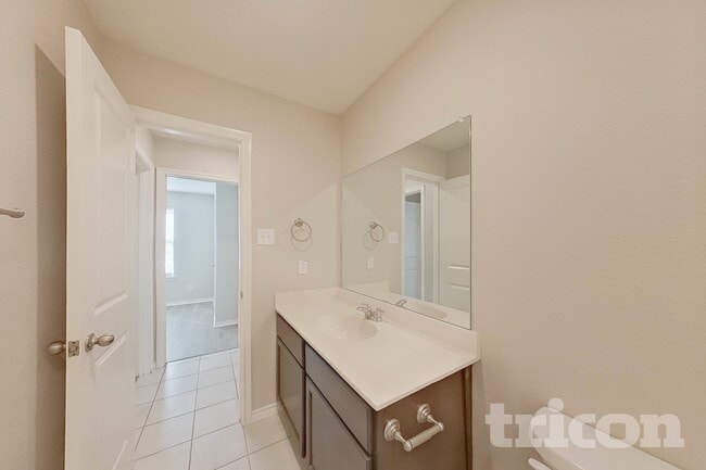 Photo - 881 Darst Dr