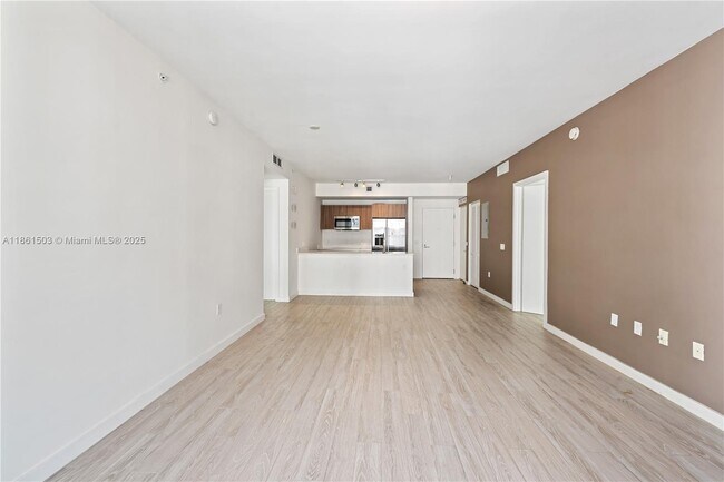 Photo - 201 SW 17th Rd Unidad 502