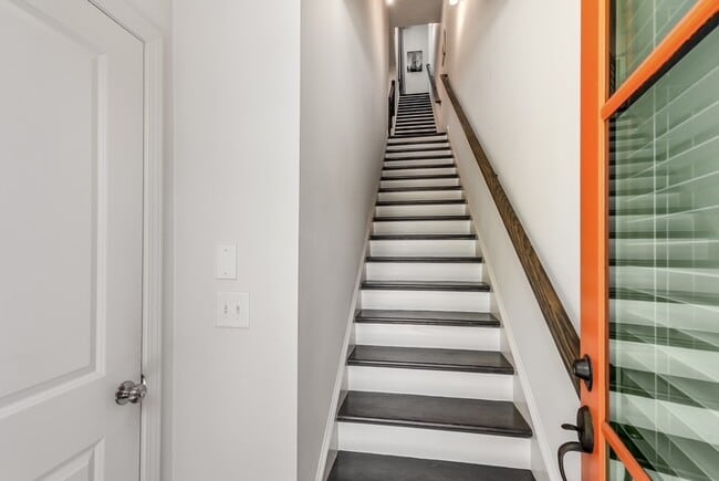 Photo - 449 Parkway Dr NE