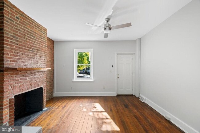 Photo - 937 N American St