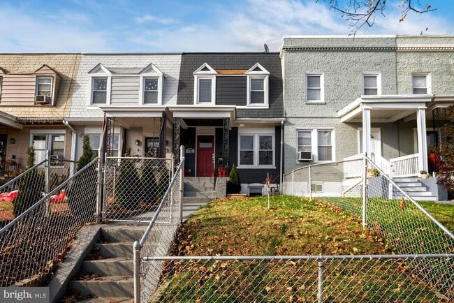 2408 3rd St NE