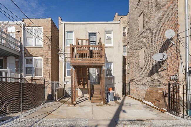 4211 W Gladys Ave