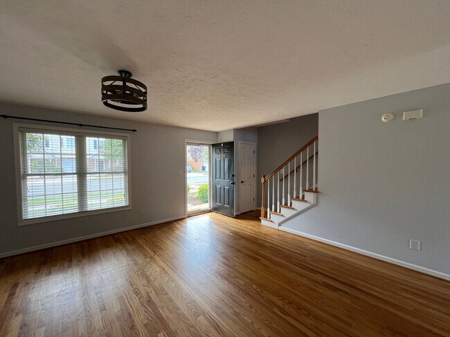 Photo - 696 Wyndhurst Dr