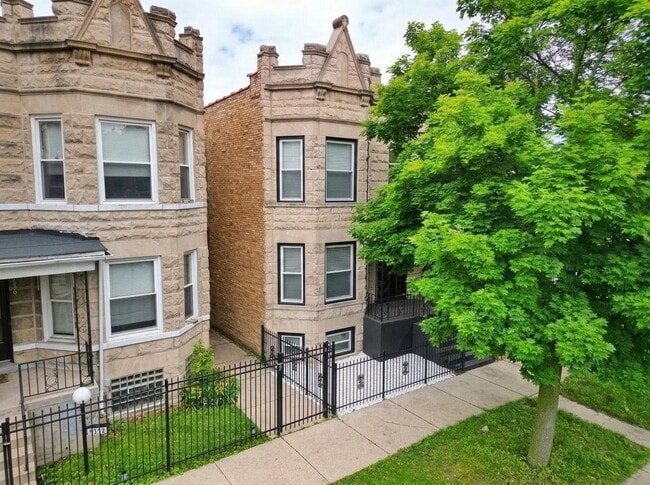 Building Photo - 3316 W Flournoy St Unit 1