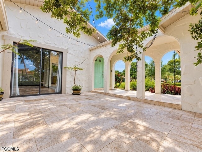 4272 Island Cir