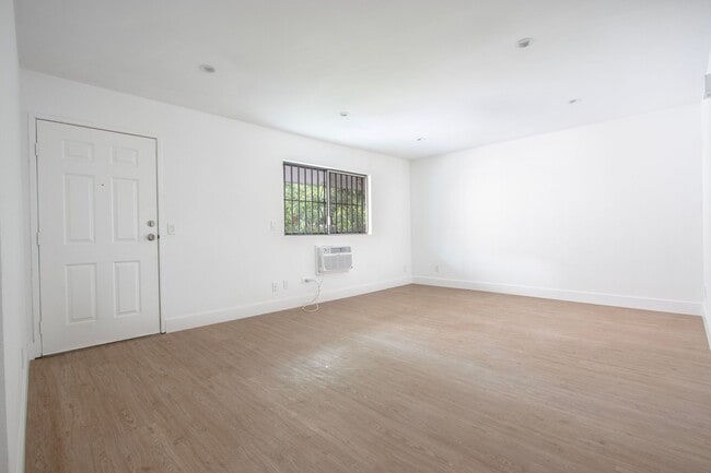 Photo - 980 White Knoll Dr