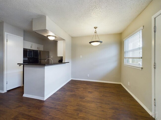 Photo - 2401 Manor Rd Unit 125