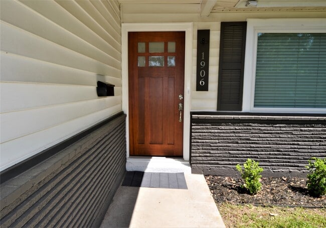 Photo - 1906 Coulcrest Dr