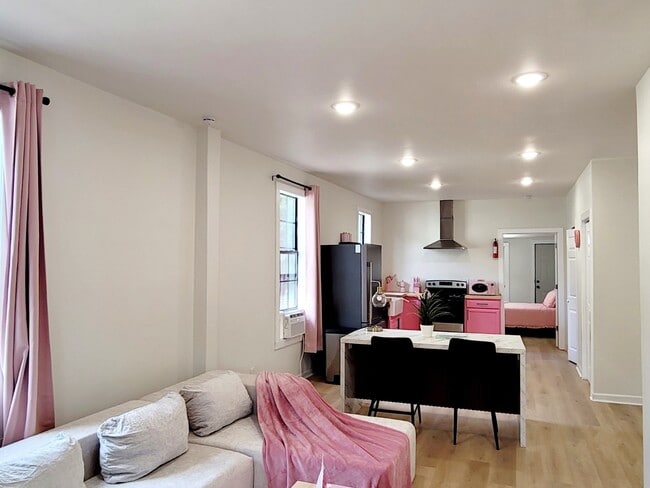 Photo - 426 W King St Unidad A