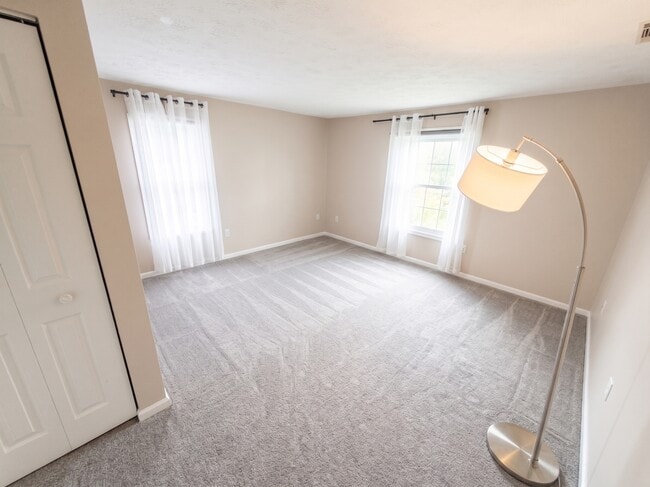 Photo - 823 Stratford Way