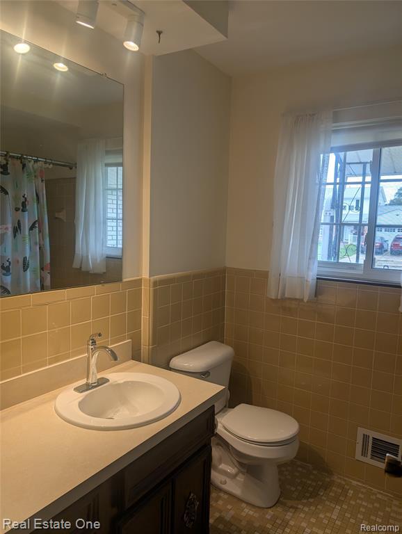 Photo - 43076 Ryegate St