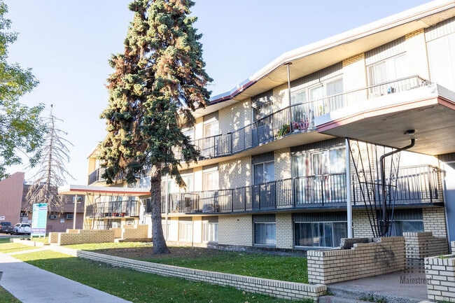 Building Photo - Waselenak Place