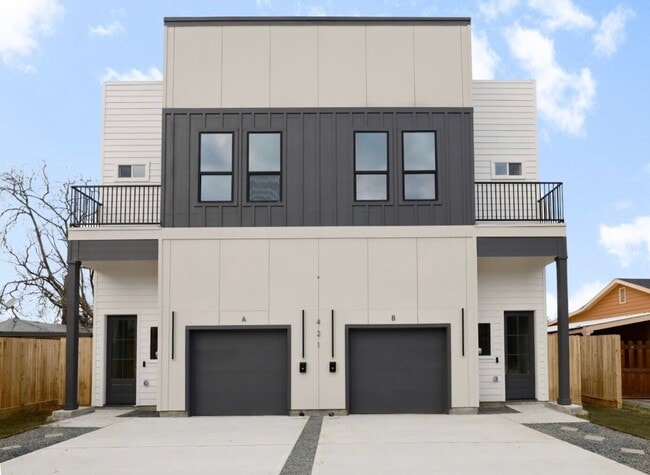 Building Photo - 421 E 41st St