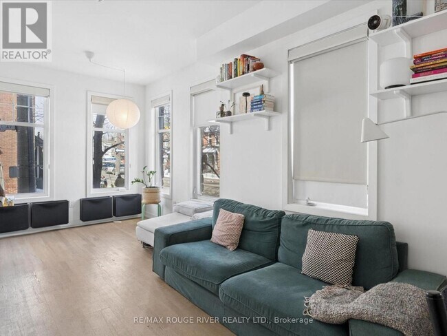 Photo - 150 Broadview Ave