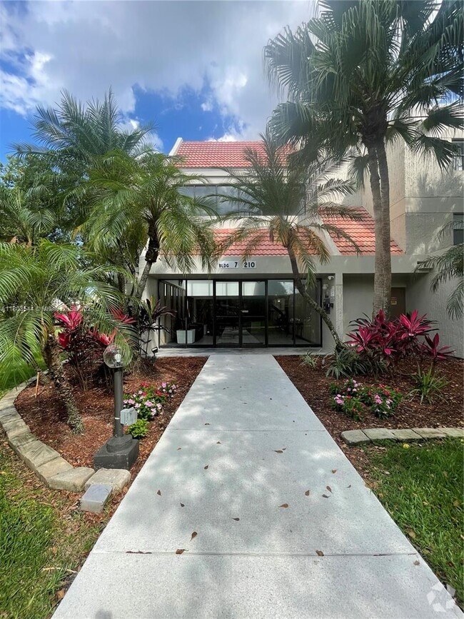 Building Photo - 210 Lakeview Dr Unit 109 Rental