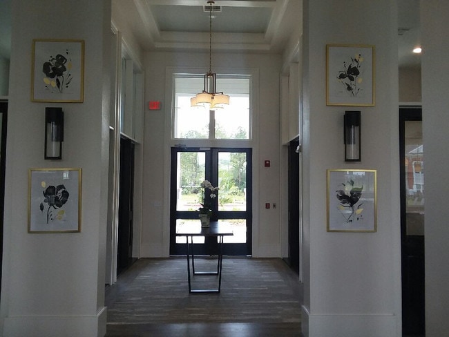 Photo - Chapman Crossings Apartments