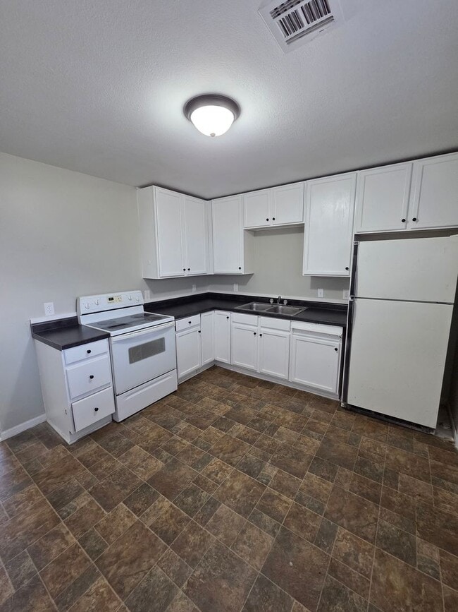 Building Photo - 1627-1627 E Jump St Unit 1625 E Jump