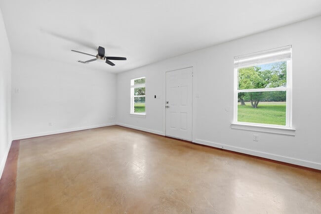 Photo - 102 Rose Dr