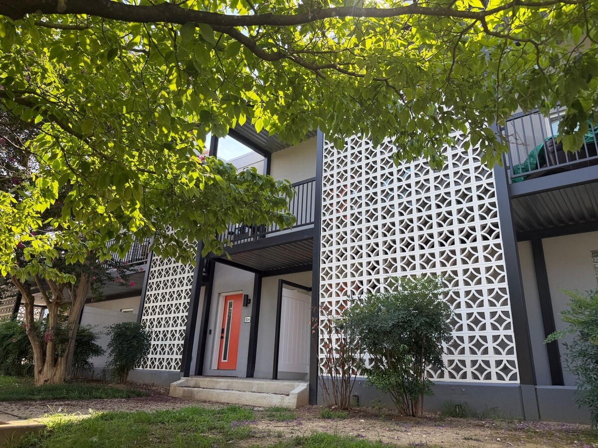 1111 N Thompson St - 1111 N Thompson St