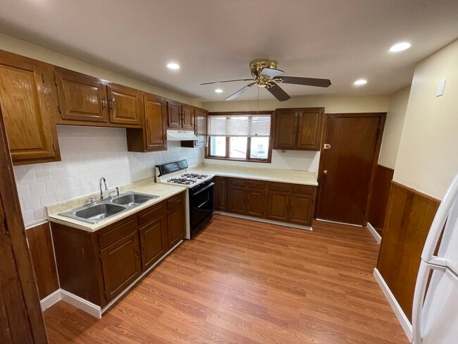 Photo - 227 Holland St Unit 2