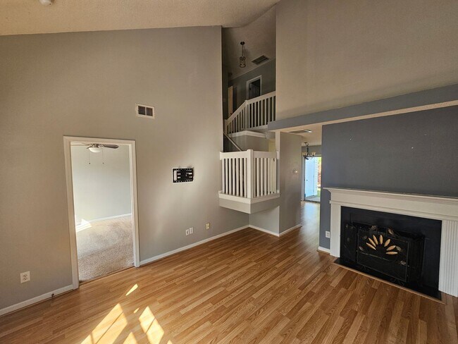 Photo - Spacous End-unit townhome in University