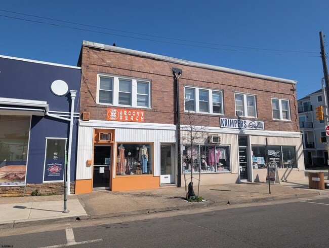 Building Photo - 6405 Ventnor Ave Unit 5