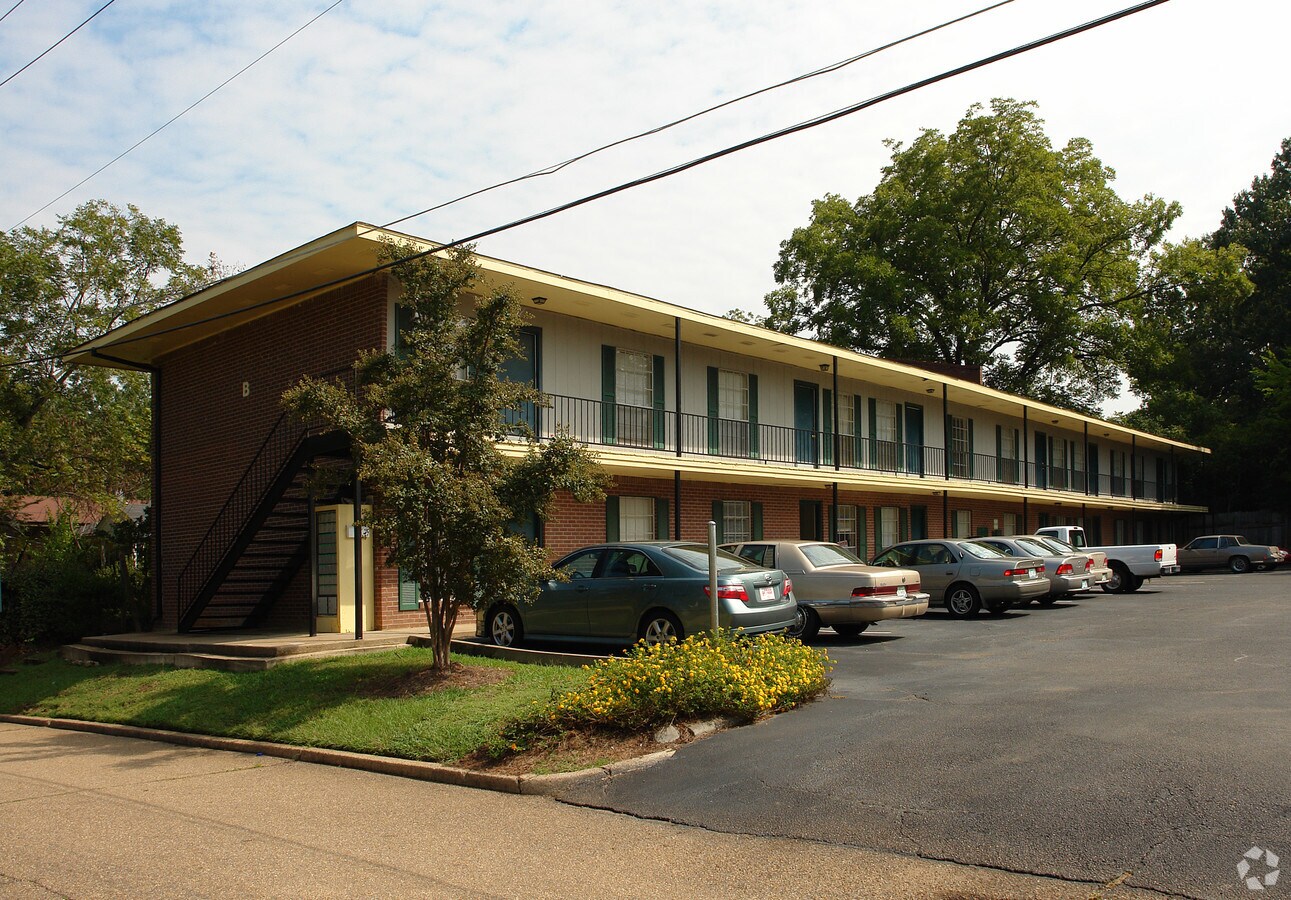 Photo - College Plaza