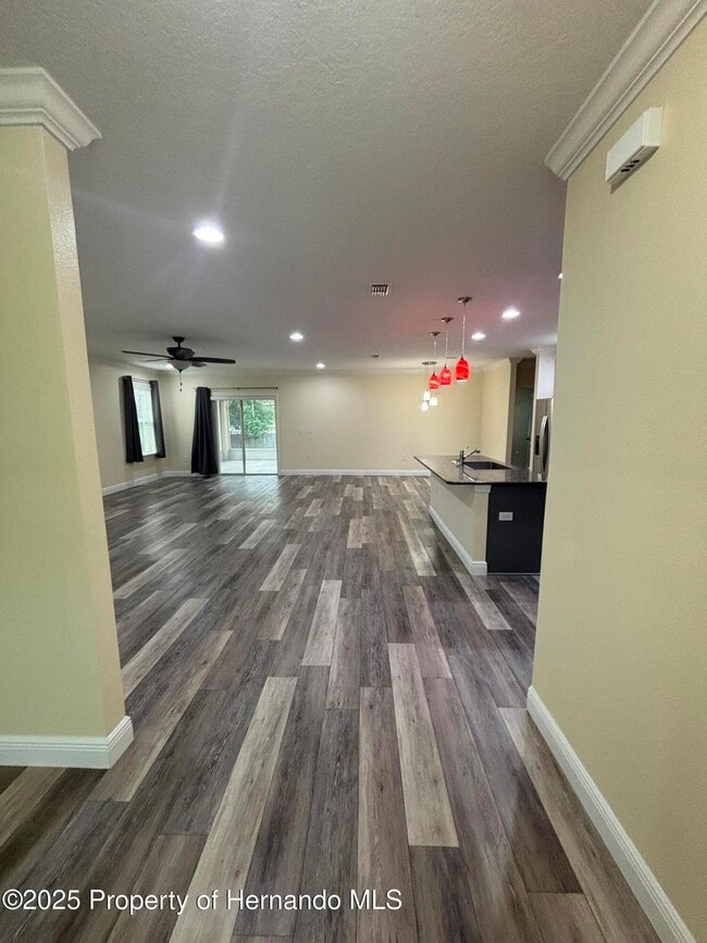 Photo - 1159 MacFarlane Ave