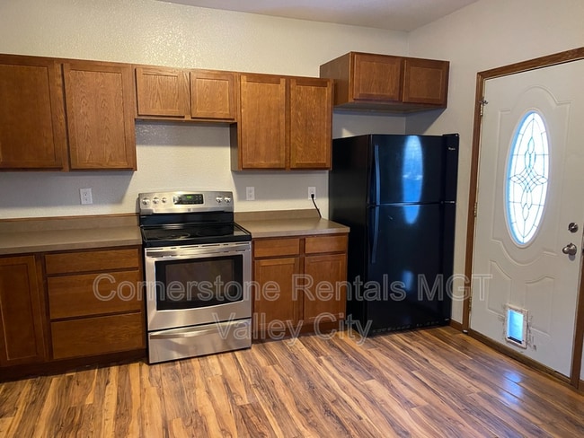 Photo - 642 2nd Ave NW