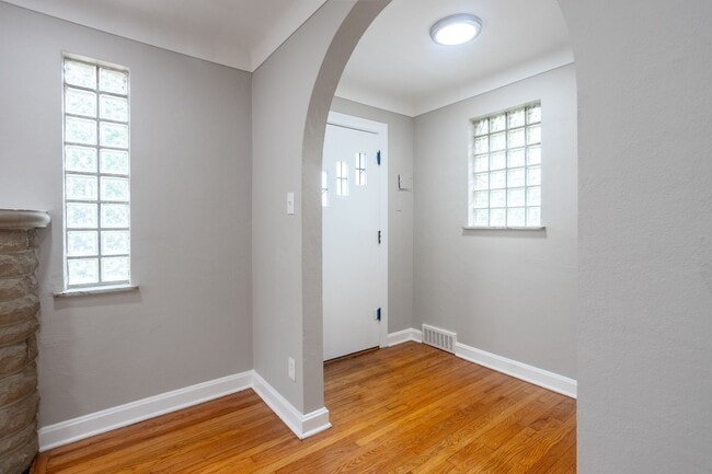 Photo - Charming 3 Bedroom 2 Bathroom Home