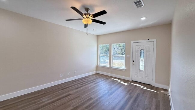 Photo - 2615 Creekview Dr
