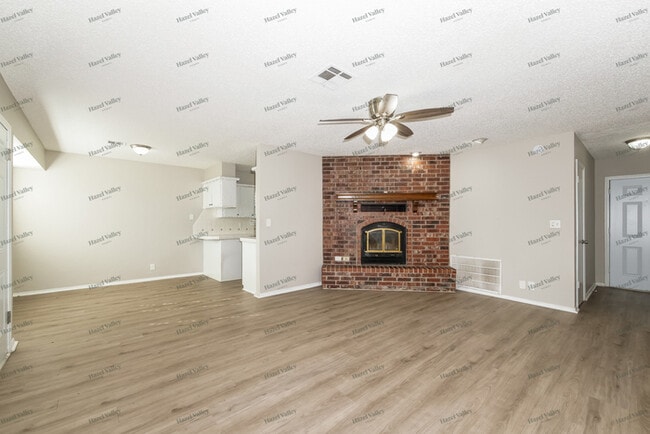 Photo - 616 Crosstimbers Dr