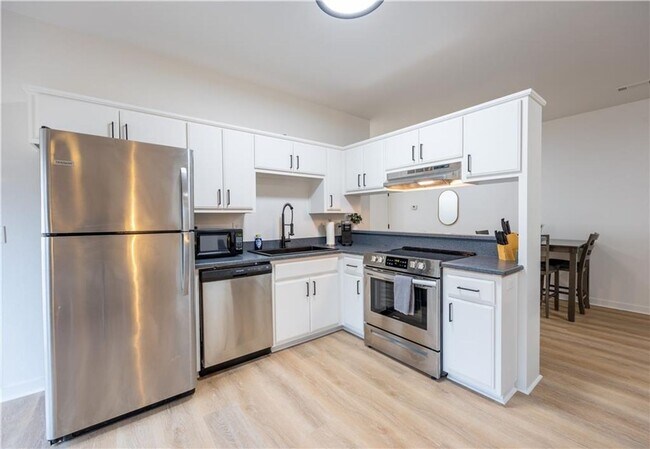 Photo - Trailways Square