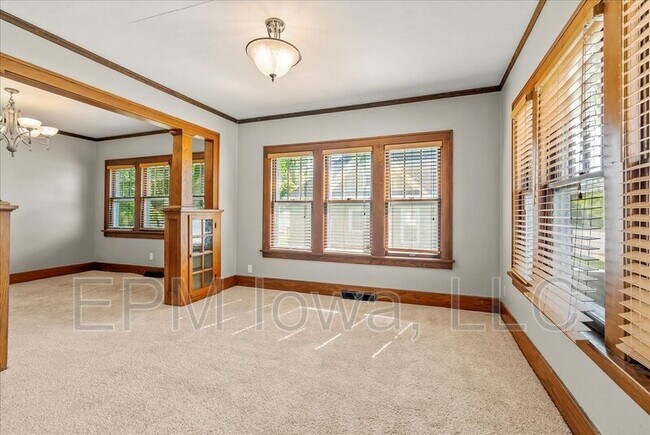 Photo - 1115 W 1st St