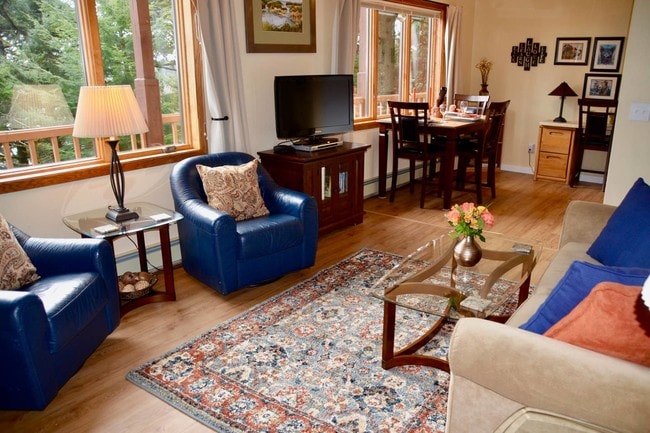 Bright and clean, new flooring, windows, trim - 1010 Steller Way Unit 1010 Steller Apt.A