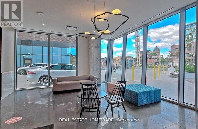 Photo - 15 Baseball Pl Unité 601