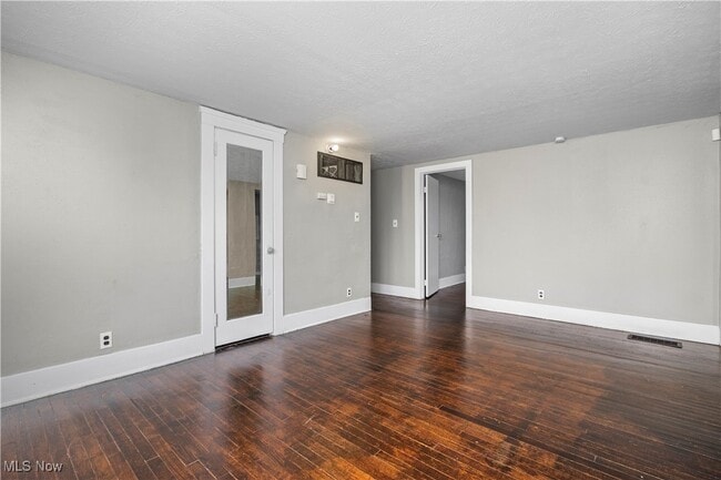 Photo - 1063 W 21st St Apartment Unit Upper