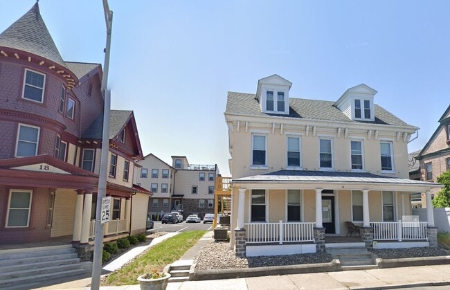 Building Photo - 12 N Front St Unit 1st Fl Rear