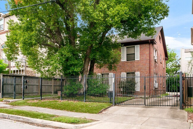 Building Photo - 1821 Oakdale St
