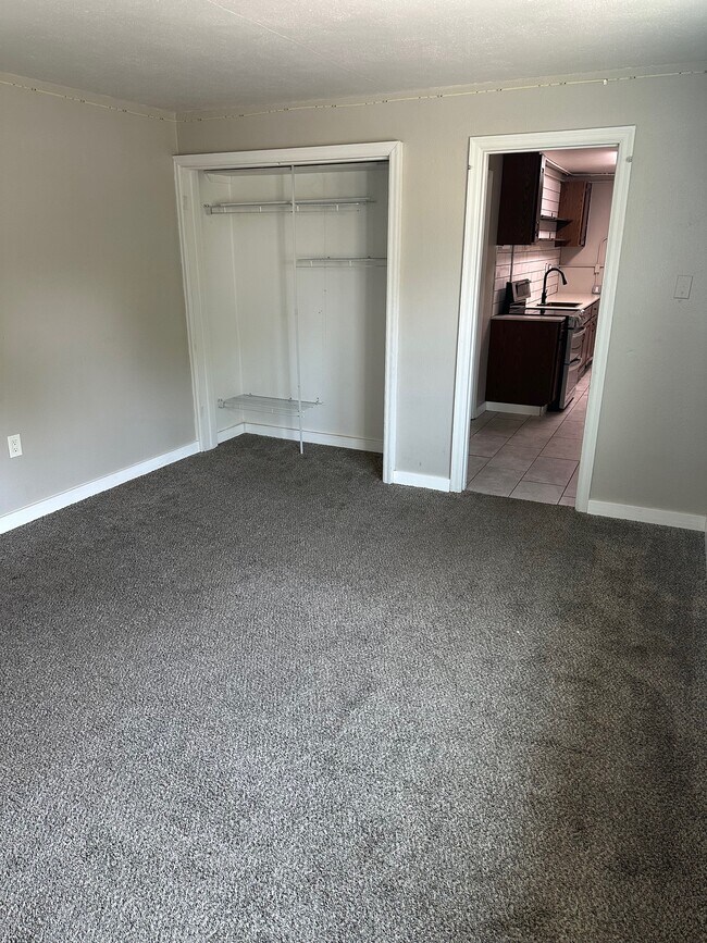 Photo - 206 E Broadway St Unidad .#4