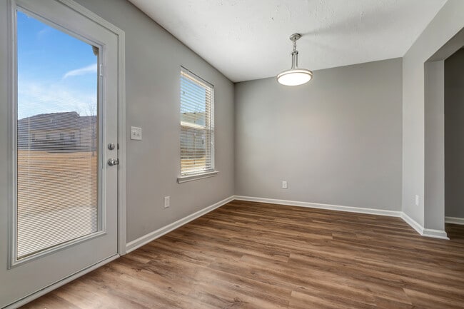 1567sf: Dining Room