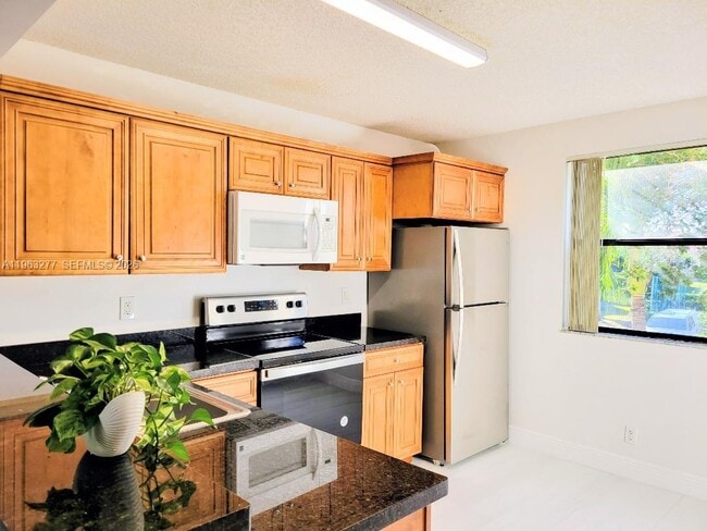 Building Photo - 5701 Riverside Dr Unit 201B6