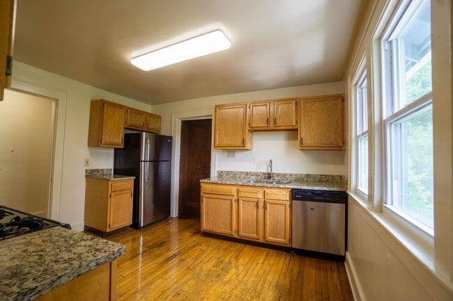 Photo - 569 Westmoreland Ave Unit Westmoreland 569.2