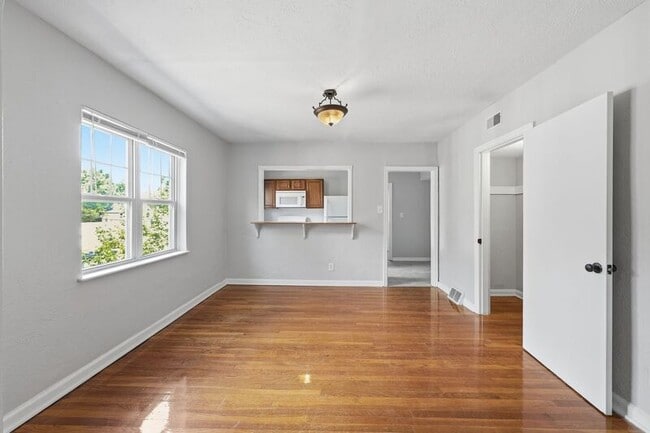 Photo - 1048 Berkeley Rd