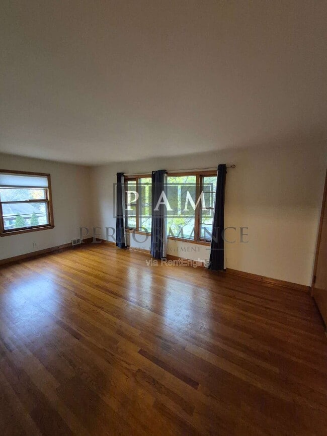 Photo - 328 N 68th St