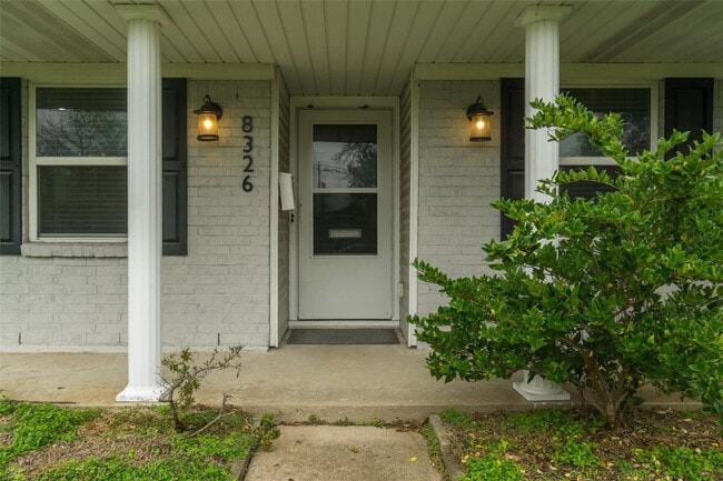 Photo - 8326 Hazen St