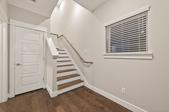 Photo - 2010 St Charles St