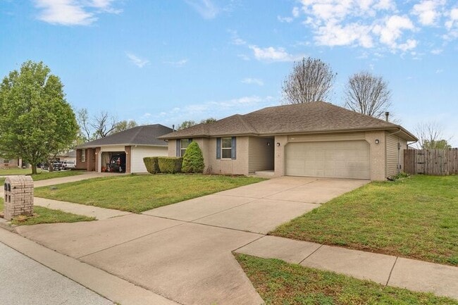 Photo - 841 S Hazelnut Ave