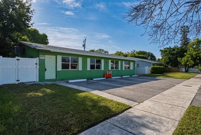 Building Photo - 2140 NW 21st Terrace Unit N