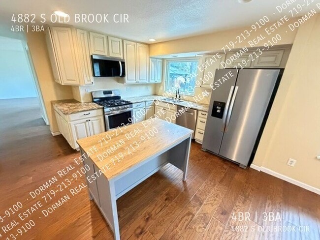 Photo - 4882 Old Brook Cir S